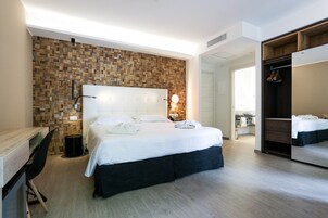 Superior Double Room | Minibar, in-room safe, desk, soundproofing