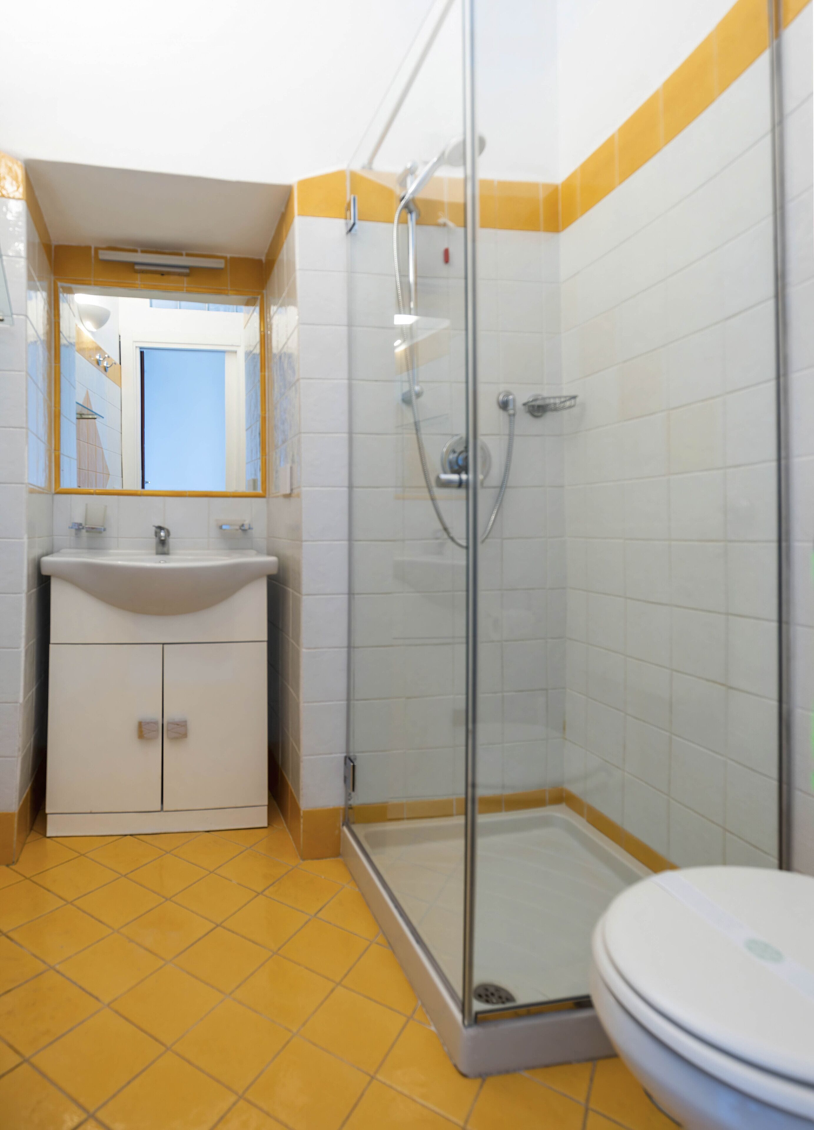 matrimoniale  basic, vista mare | bathroom | shower, hair dryer, slippers, towels