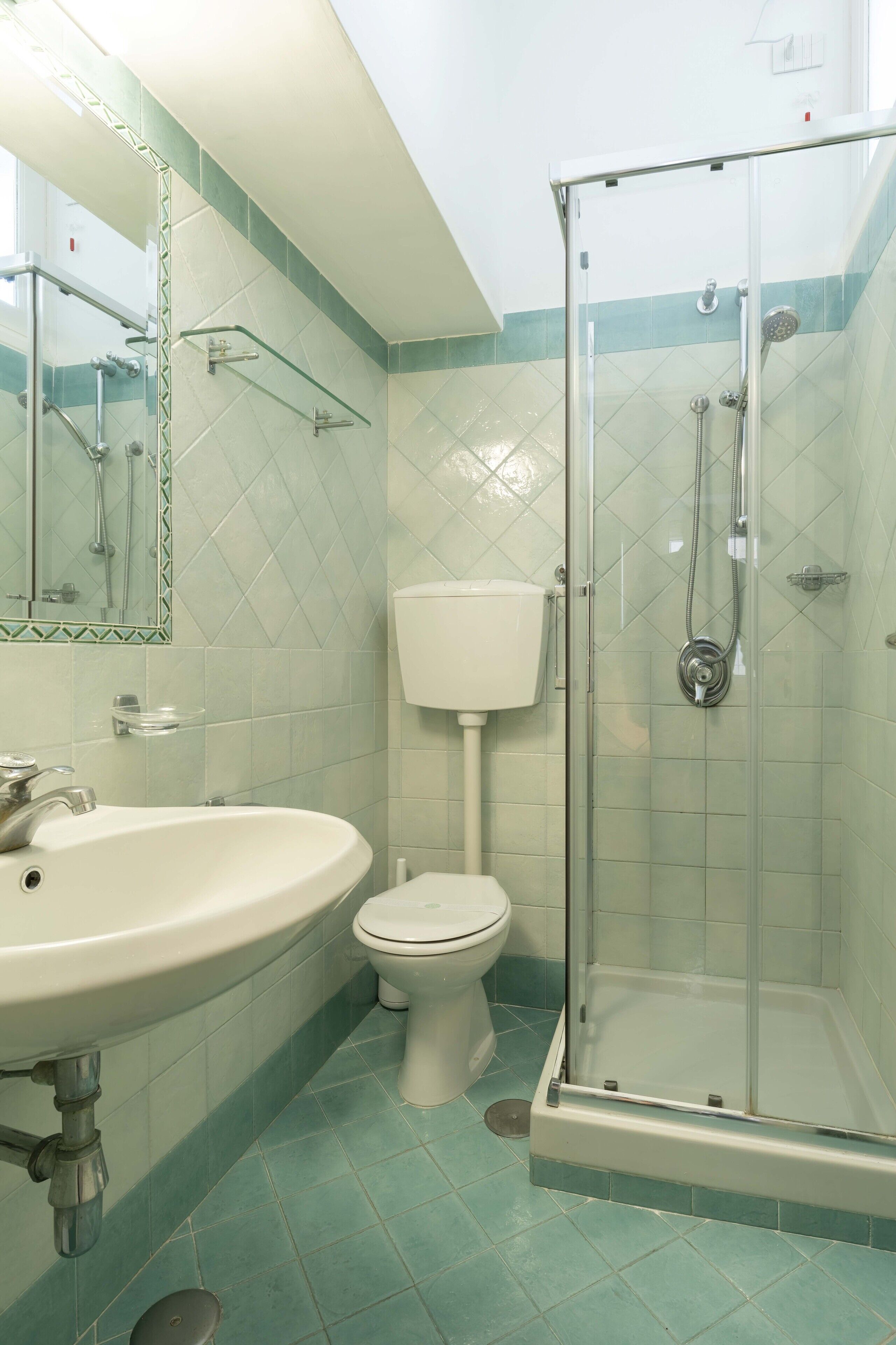 matrimoniale  basic, vista mare | bathroom | shower, hair dryer, slippers, towels