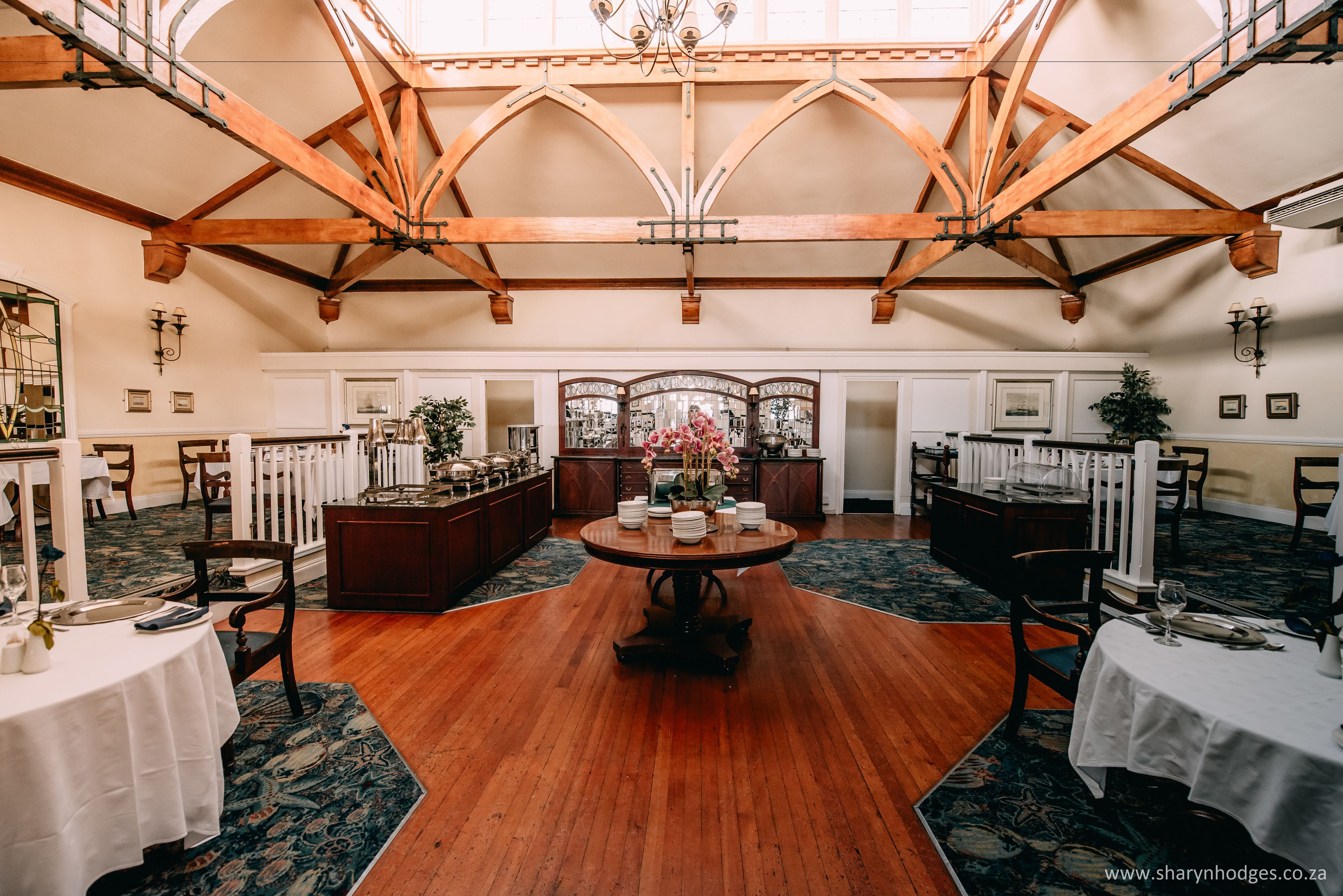 3 restaurants, breakfast served