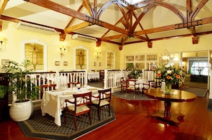 3 restaurants servant le petit déjeuner