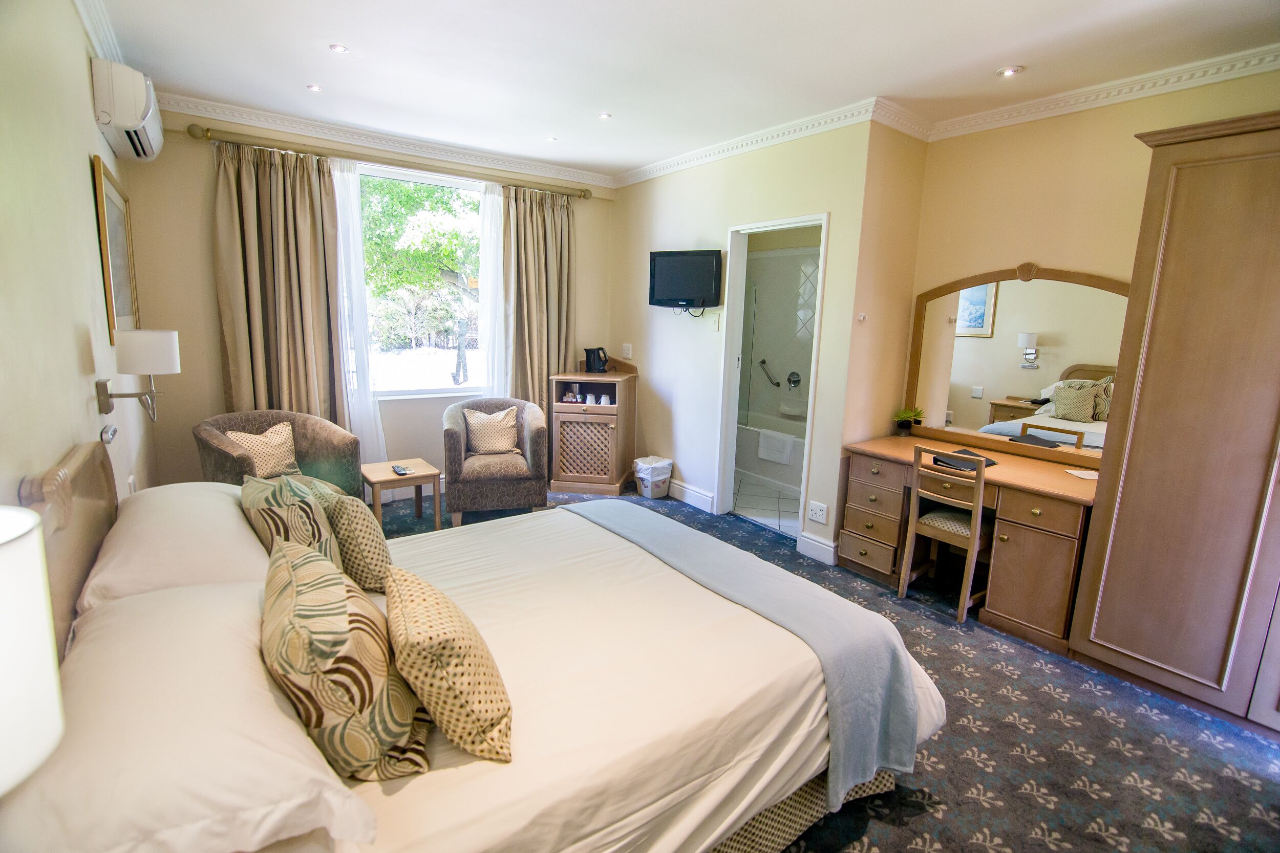 standard double room | premium bedding, select comfort beds, in-room safe