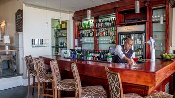 3 restaurants; ze serveren er ontbijt, lunch en diner