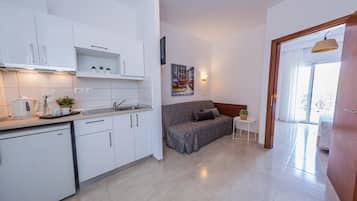 One Bedroom Junior Suite Pool View | Bếp riêng