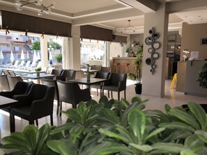 Free daily buffet breakfast - Sarantis Hotel (Kassandra)