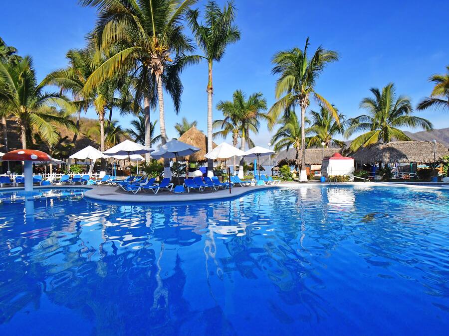 Outdoor pool, open 10:00 AM to 9:00 PM, pool umbrellas, sun loungers