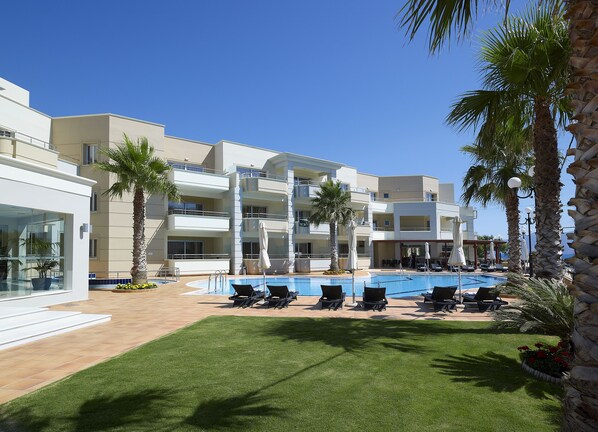 Front of property - Molos Bay Hotel (Kissamos)