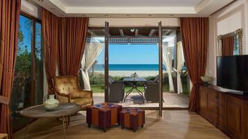 Suite | Premium bedding, down duvets, minibar, in-room safe