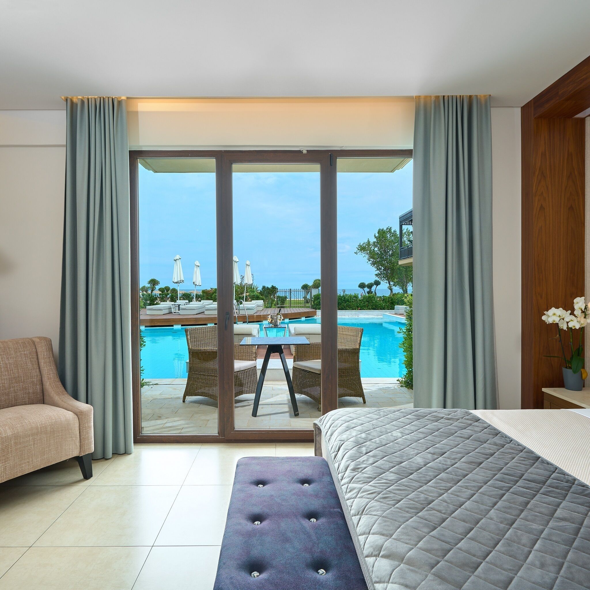 Premium bedding, down duvets, minibar, in-room safe