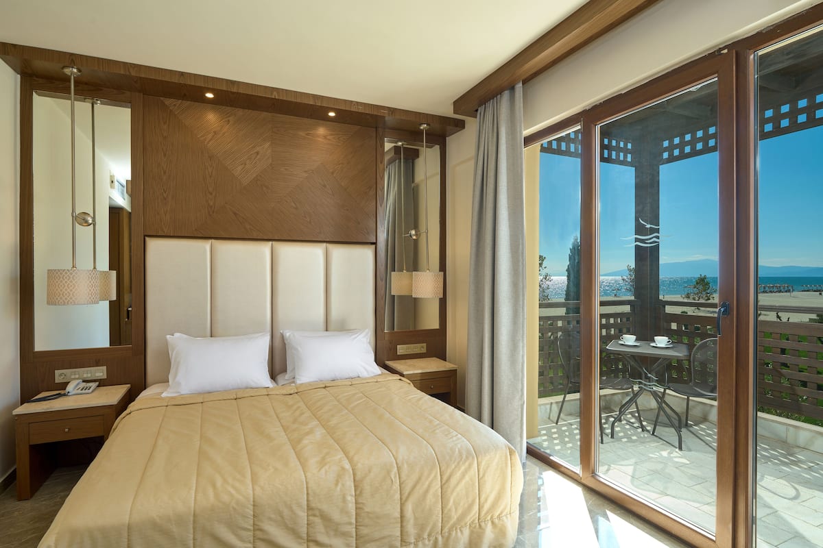 double room, sea view | 1 bedroom, premium bedding, down duvets, minibar