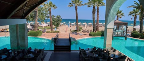 Piscine couverte, piscine extérieure (ouverte en saison)