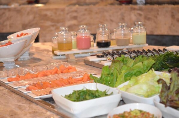 A buffet with various food items and condiments. - juSTa Lake Nahargarh Palace - Chittorgarh (Begun)