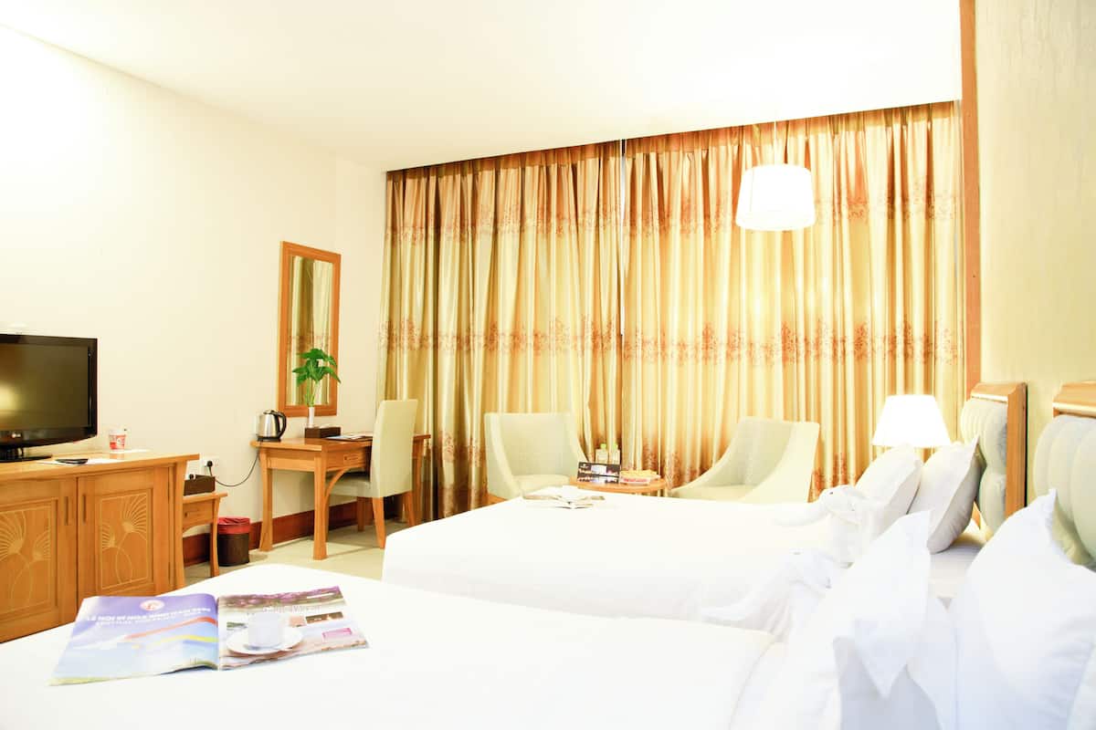 minibar, in-room safe, desk, laptop workspace