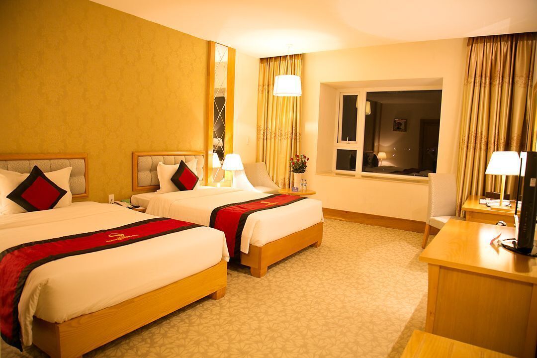 Minibar, in-room safe, desk, laptop workspace