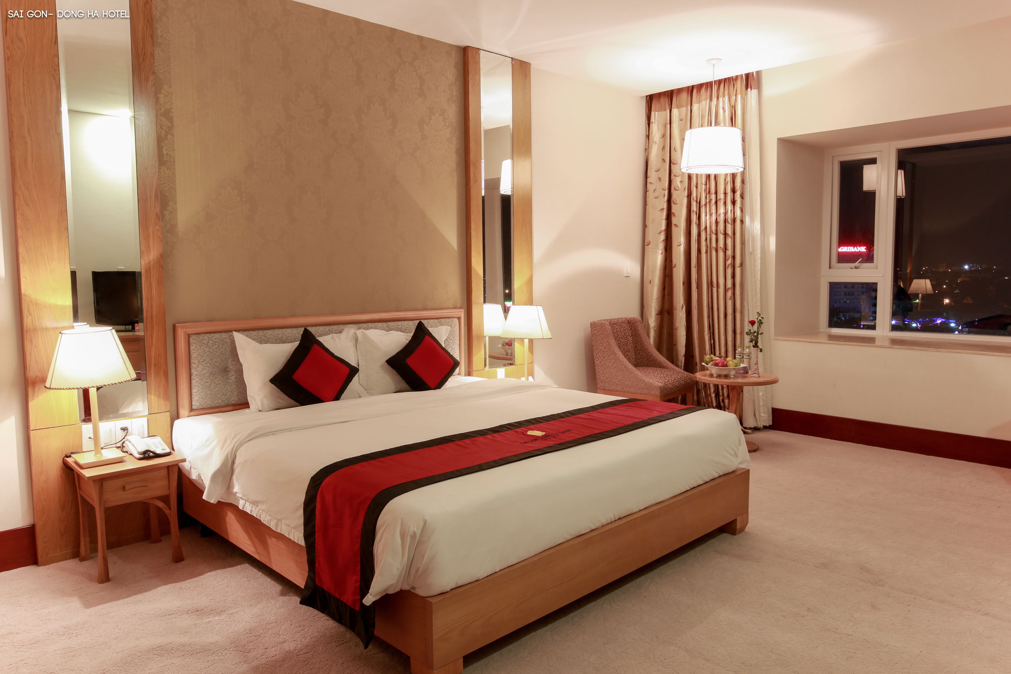 minibar, in-room safe, desk, laptop workspace