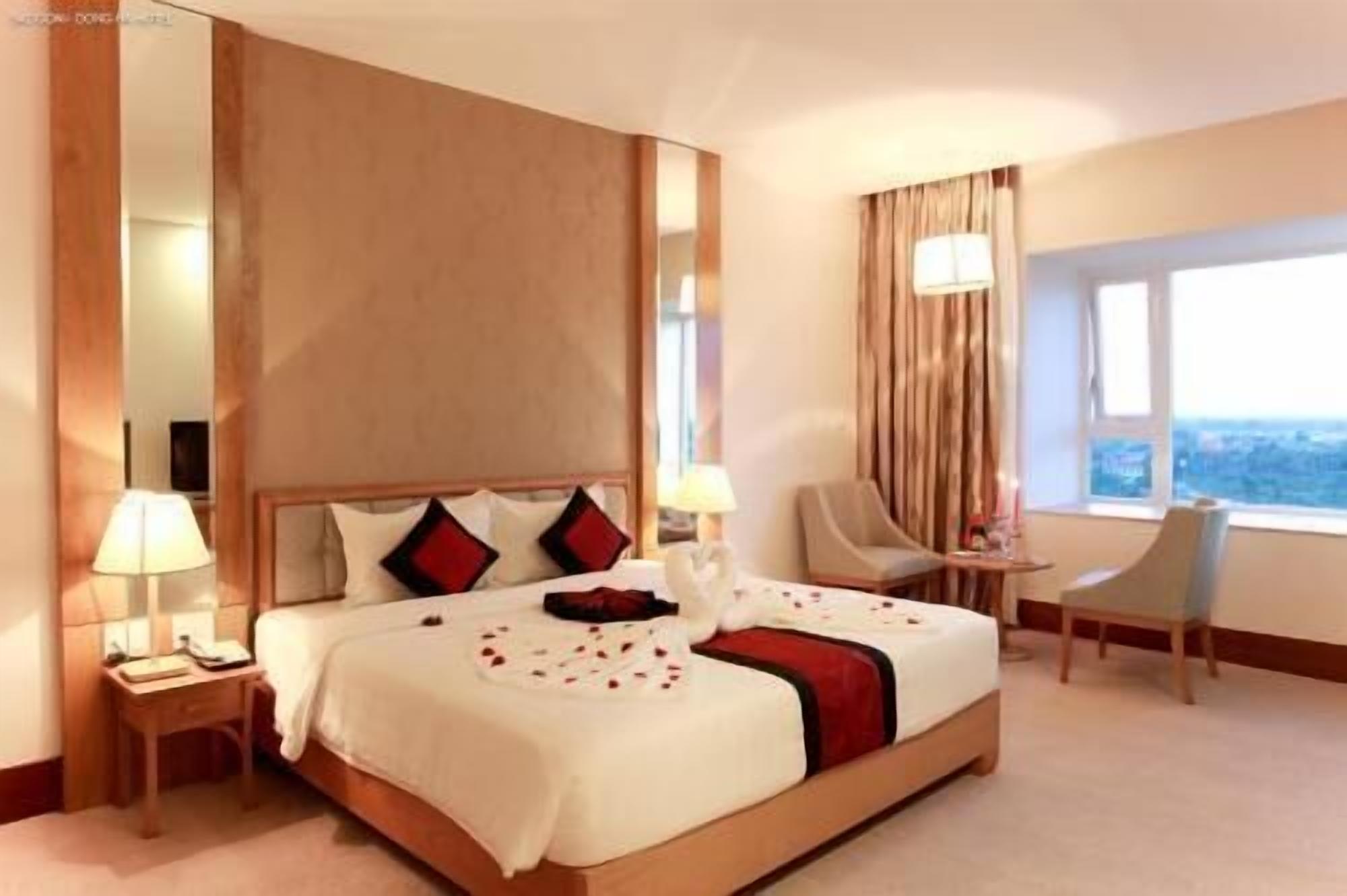 Minibar, in-room safe, desk, laptop workspace