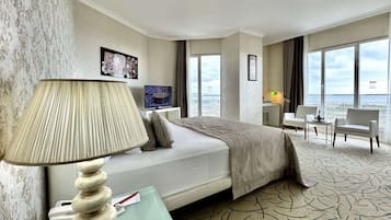 豪華套房, 城市景 (Sea and City View) | 1 間睡房、高級寢具、羽絨被、房內夾萬