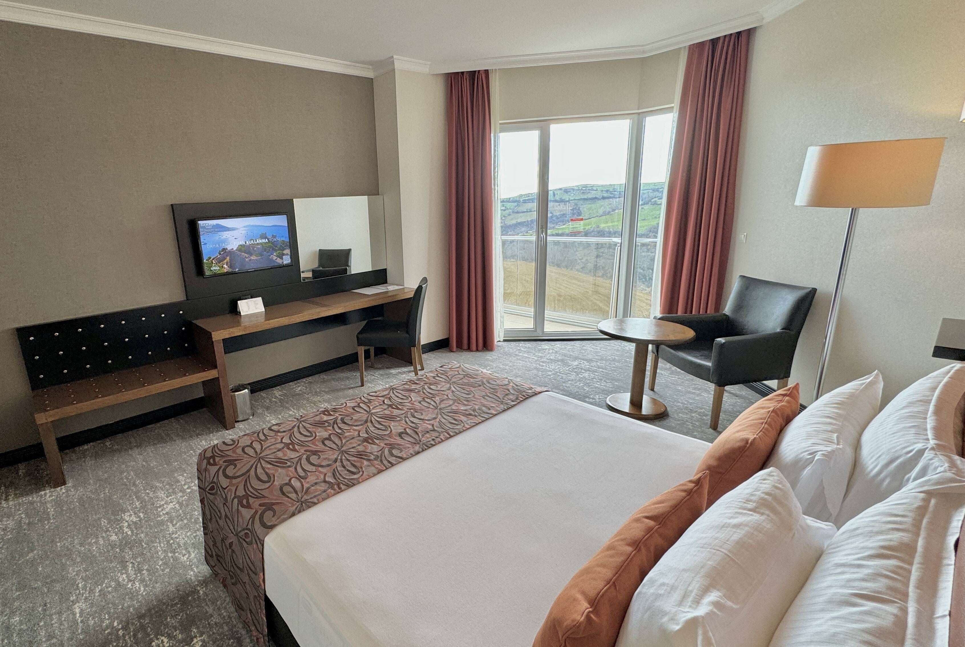 Premium bedding, down comforters, in-room safe, desk