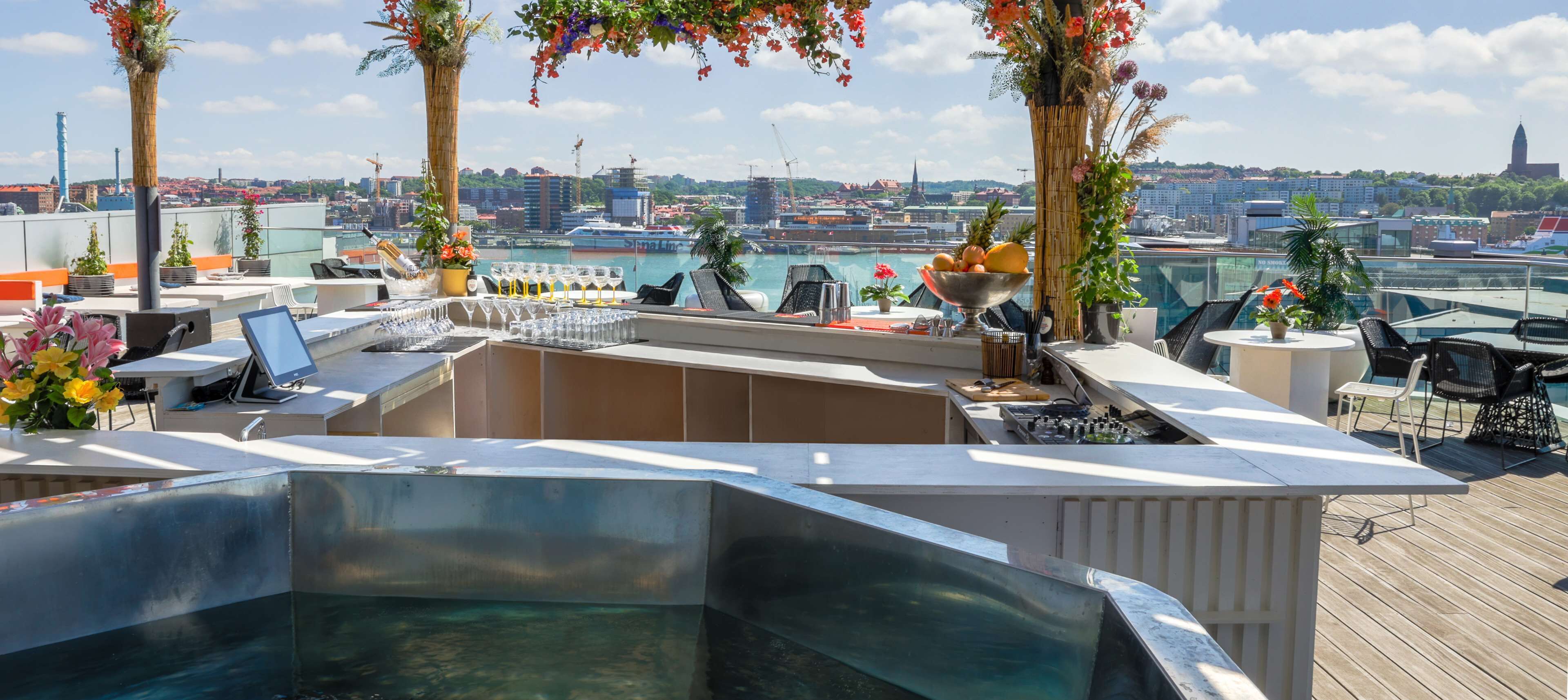 2 binnenzwembaden en een buitenzwembad