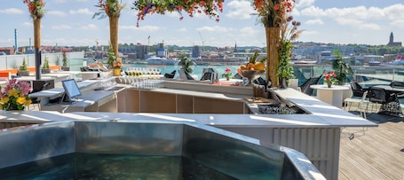 2 indoor pools, outdoor pool