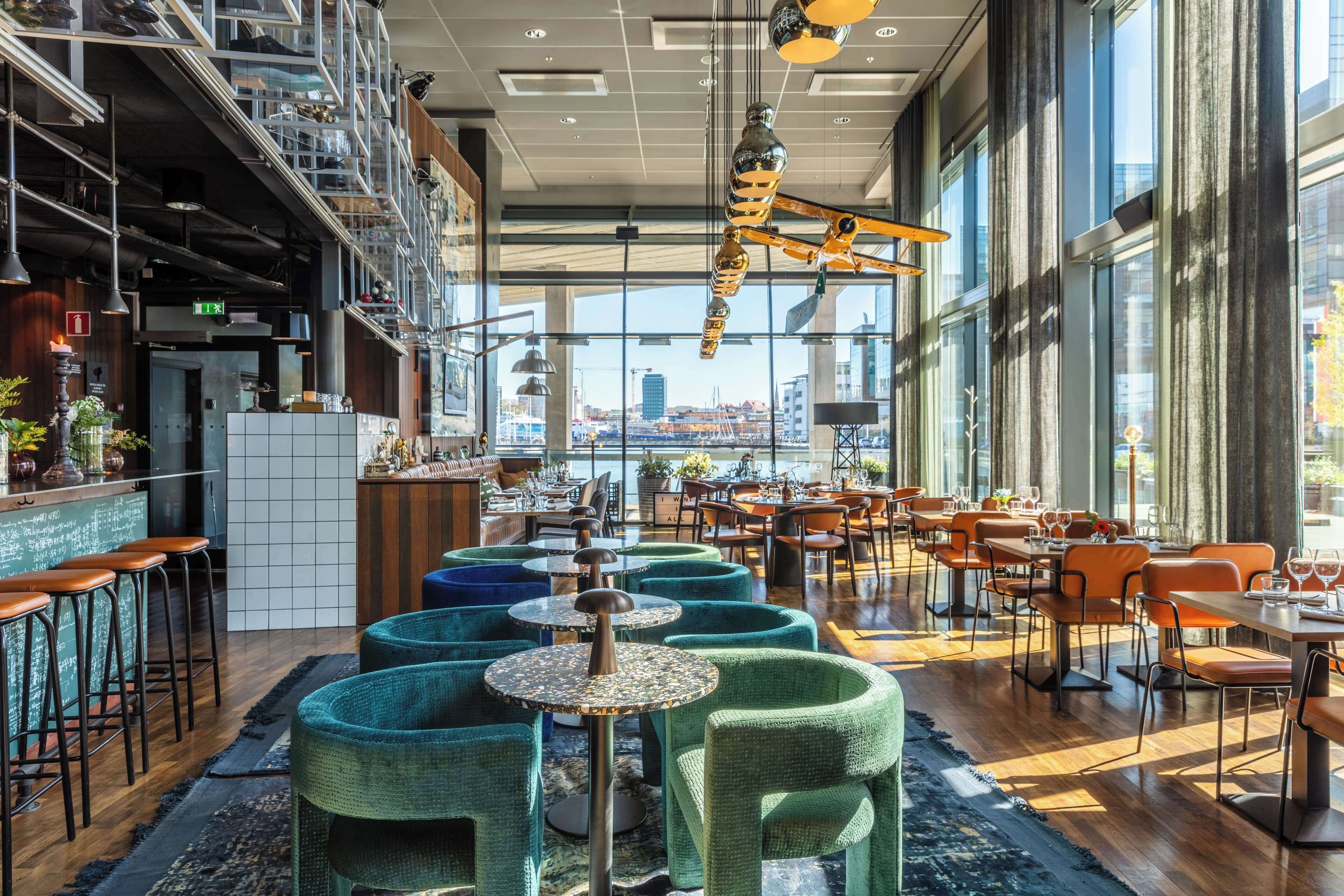 breakfast, lunch, dinner served; international cuisine, sea views