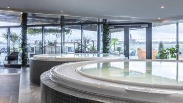 2 piscines couvertes