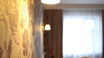 In-room safe, free WiFi