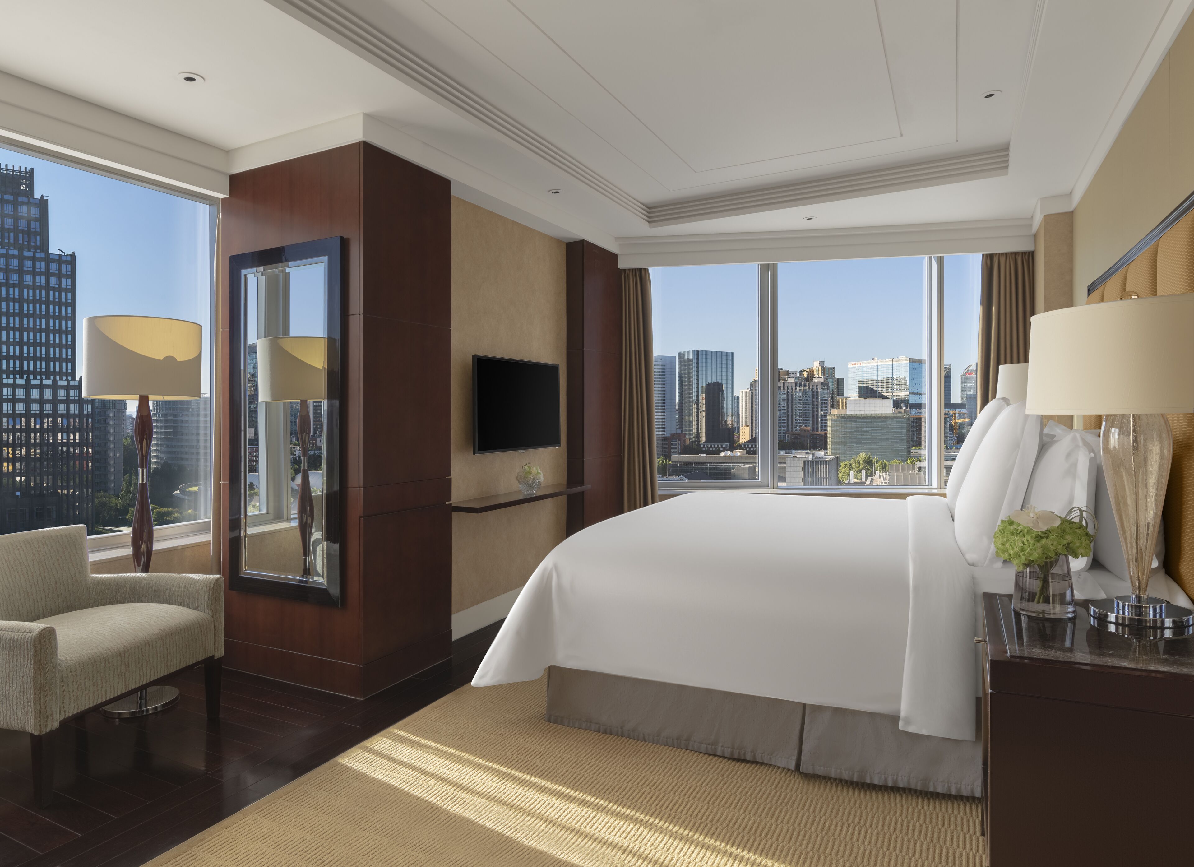 ambassador suite, skyline view | premium bedding, minibar, in-room safe, desk