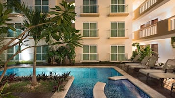 Außenpool, Liegestühle