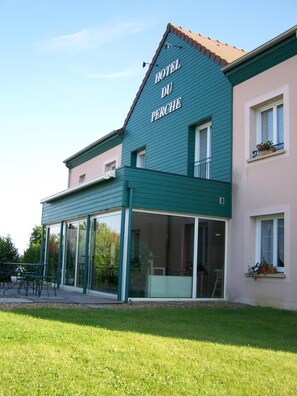 Exterior - Brit Hotel Du Perche (Nogent-le-Rotrou)