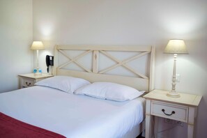 Habitación estándar doble | Escritorio, sistema de insonorización, wifi gratis y ropa de cama