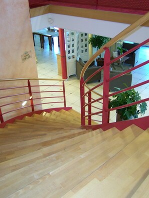 Staircase - Brit Hotel Du Perche (Nogent-le-Rotrou)
