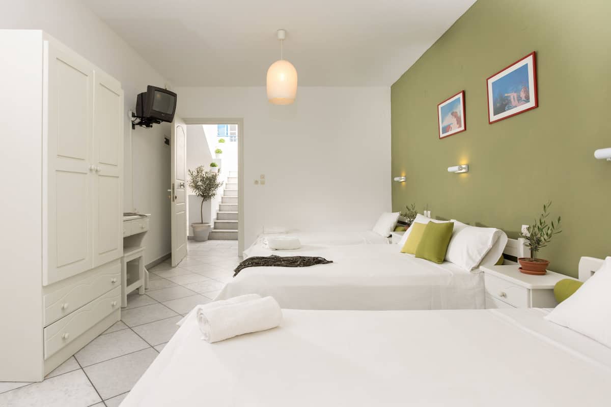 Habitación cuádruple | Caja de seguridad en la habitación y insonorización