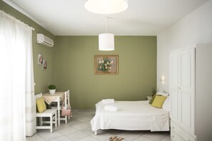 Triple Room | Bathroom | Shower, hair dryer, towels - Elia Studios (Naxos)