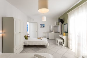Room - Elia Studios (Naxos)