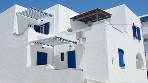Unclassified image, 4 of 27, button - Elia Studios (Naxos)
