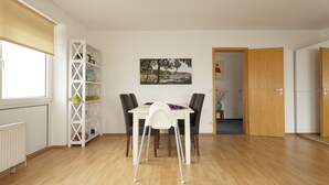 Appartement Confort, 2 chambres, coin cuisine | Restauration dans la chambre