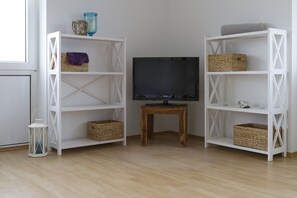 Comfort-Apartment, 2 Schlafzimmer, Kochnische | Wohnzimmer | Flachbildfernseher