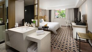 Hochwertige Bettwaren, Minibar, Zimmersafe, Schreibtisch