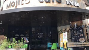 Breakfast, lunch and dinner served  - Paco Hotel Gangding Metro Guangzhou (Guangzhou)