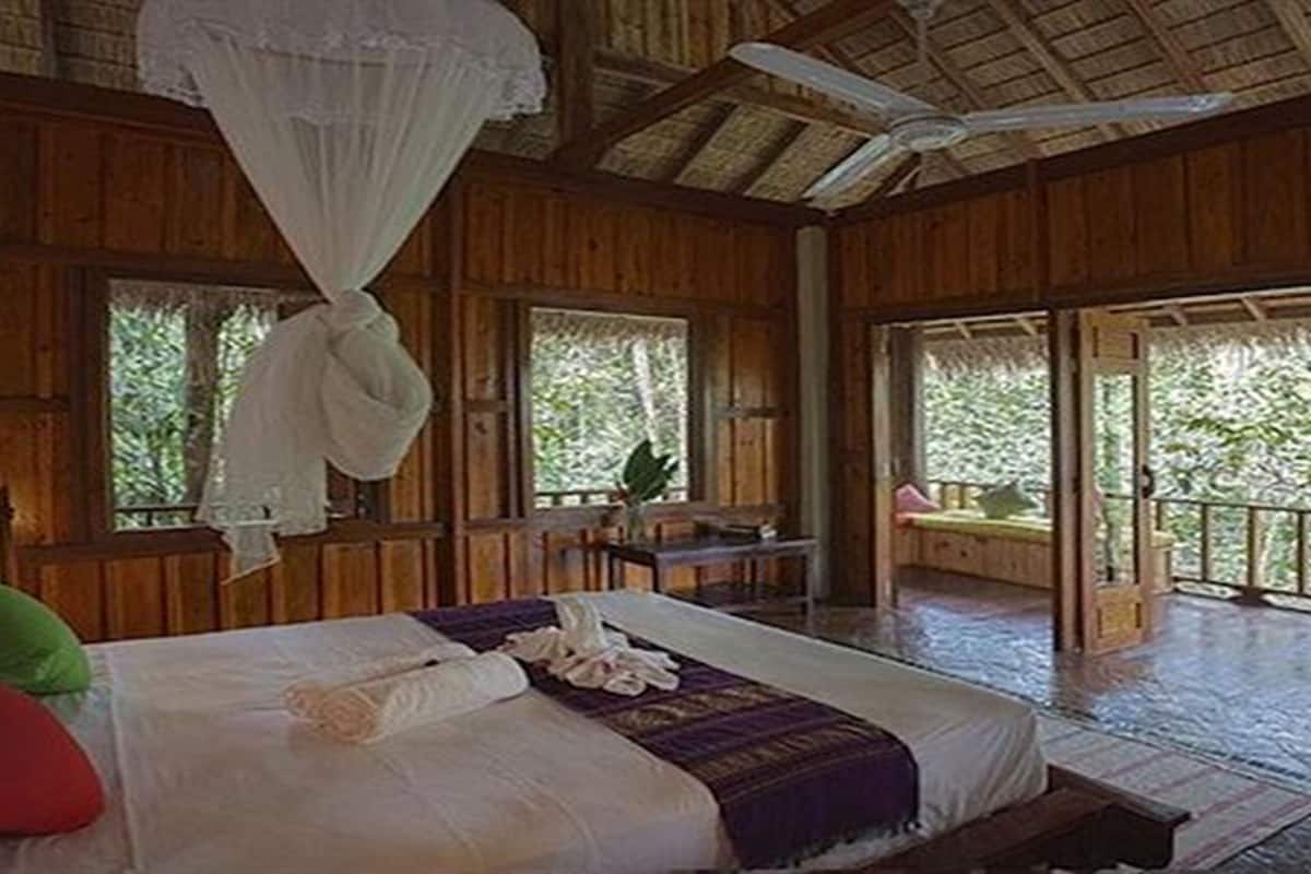 superior room, mountain view | minibar, in-room safe, bed sheets