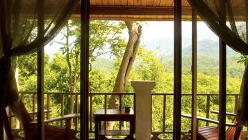 Villa Deluxe, vista a la montaña | Balcón
