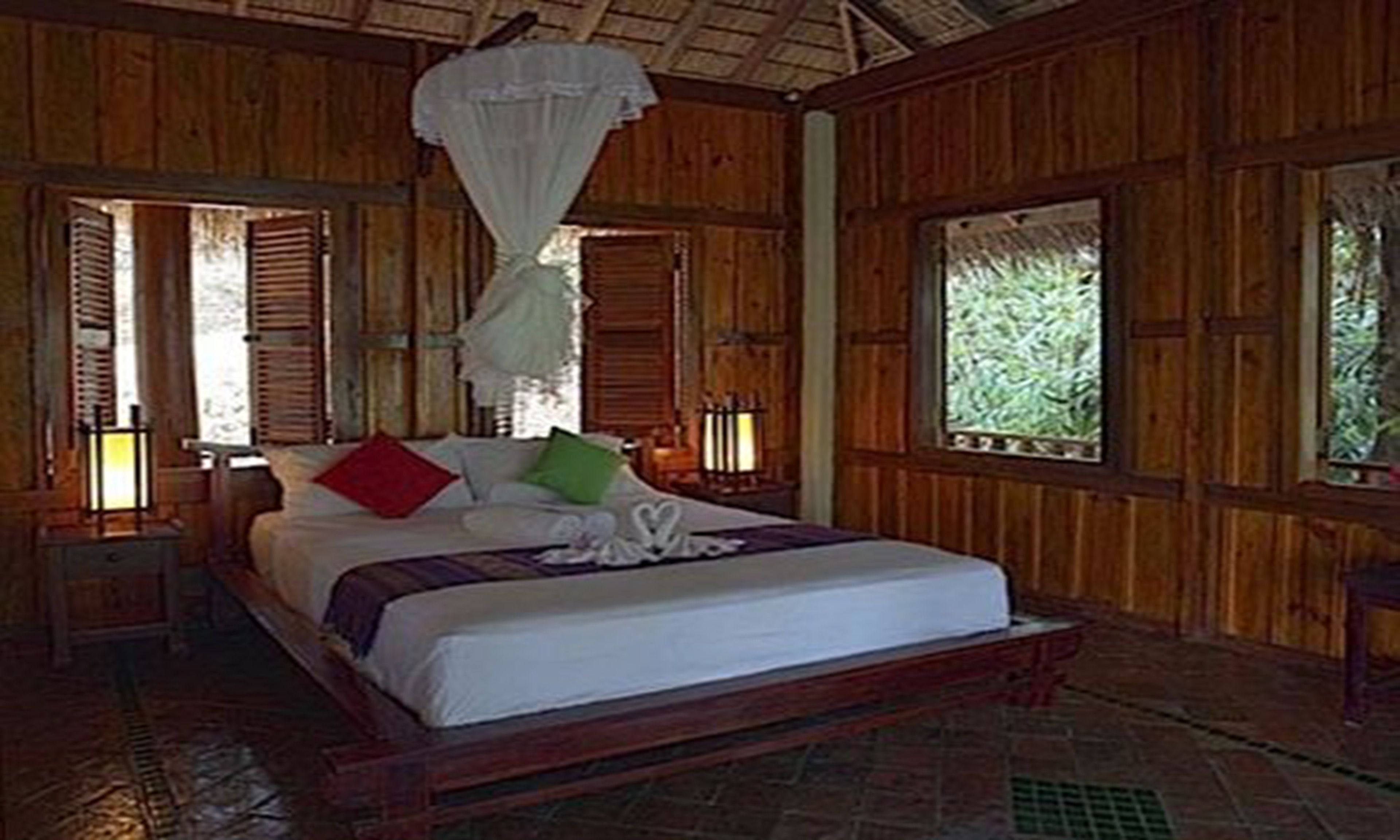 superior room, mountain view | minibar, in-room safe, bed sheets