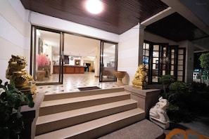 Daily continental breakfast for a fee - Hillside Resort Pattaya (Pattaya)