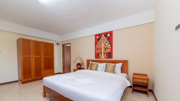 Family Suite, 1 Double Bed | Minibar, rollaway beds, WiFi
