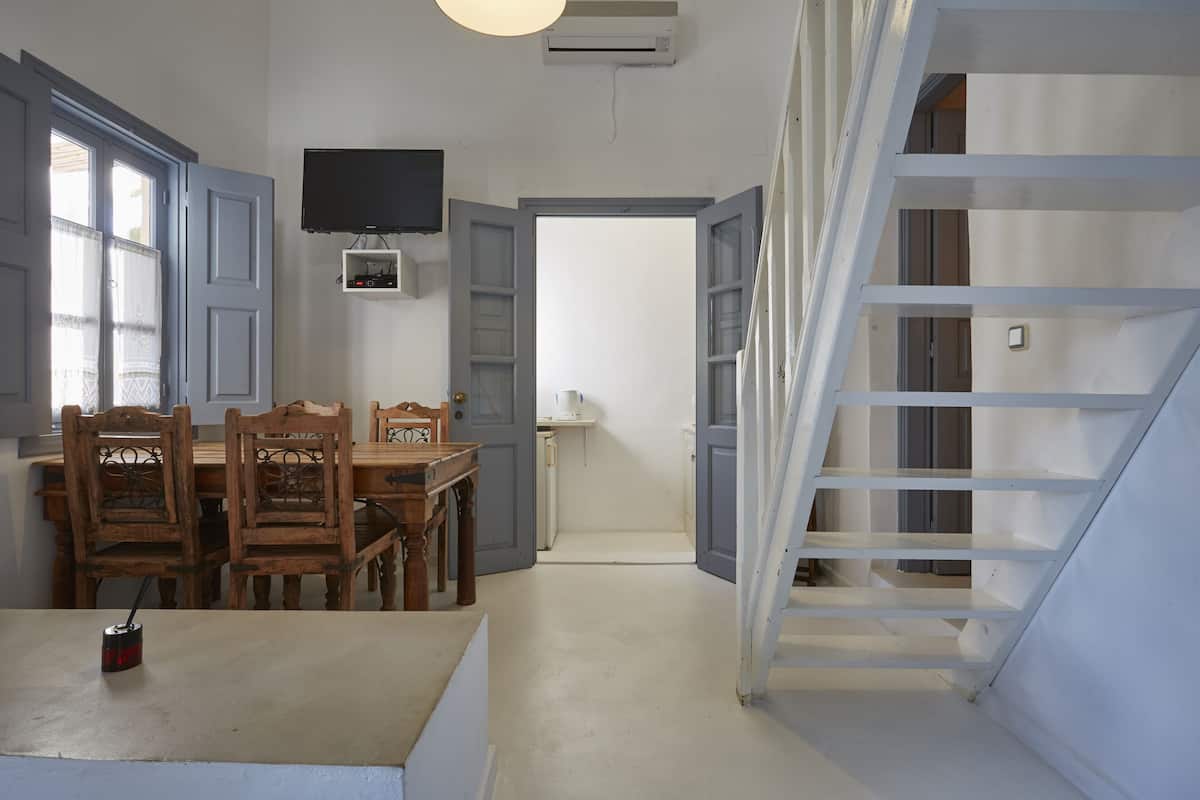 Duplex | Tempur-Pedic beds, desk, soundproofing, free WiFi