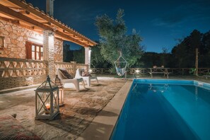 Luxe villa, 2 slaapkamers, privézwembad | Terras