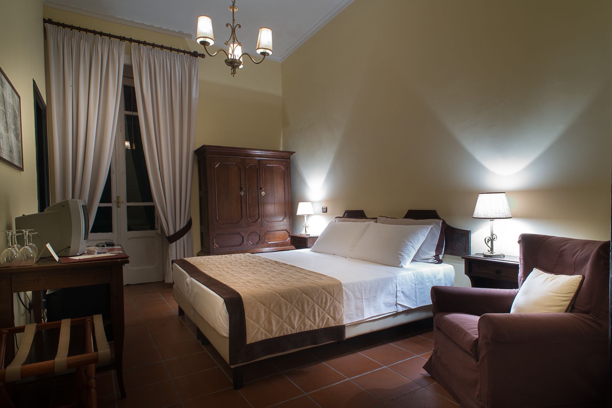 minibar, in-room safe, desk, cots/infant beds