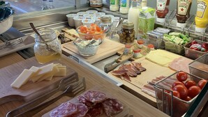 A buffet with various food items, including cheeses, meats, and condiments. - Relais Villa Belvedere (Figline e Incisa Valdarno)