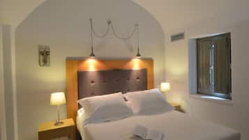 Deluxe Villa | Egyptian cotton sheets, premium bedding, Select Comfort beds